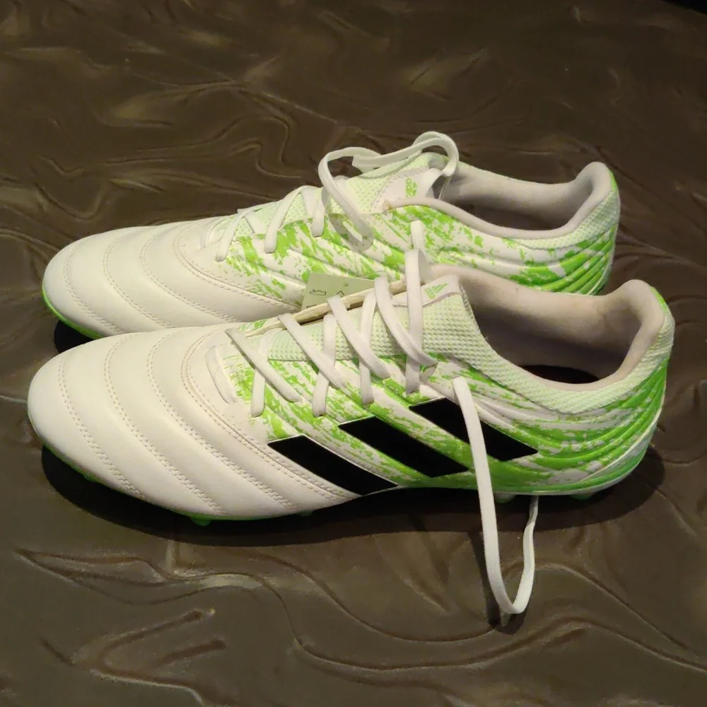 Adidas Mens soccer sneakers ⚽ - Picture 2 of 6